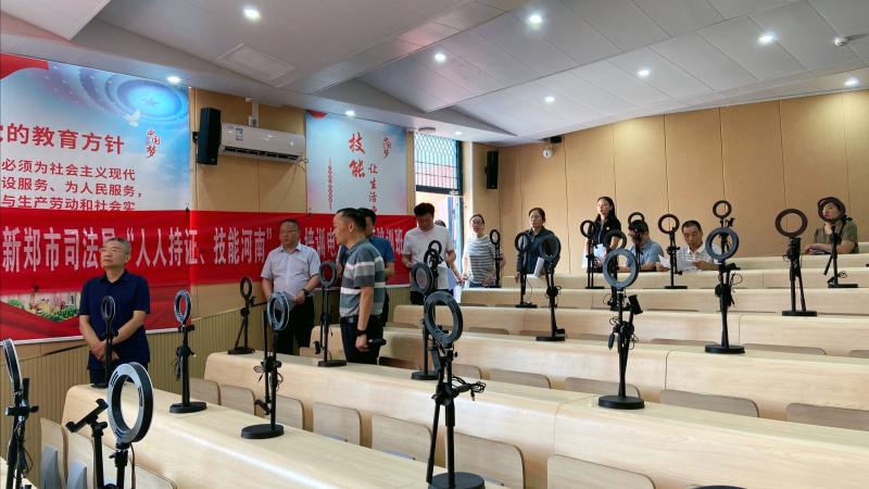 2mg4355vip检测中心校长司建锋陪同.jpg